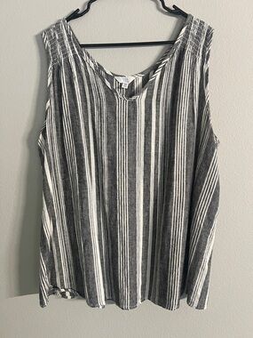 Time and Tru Black & White Vertical Stripe V-Neck Tank